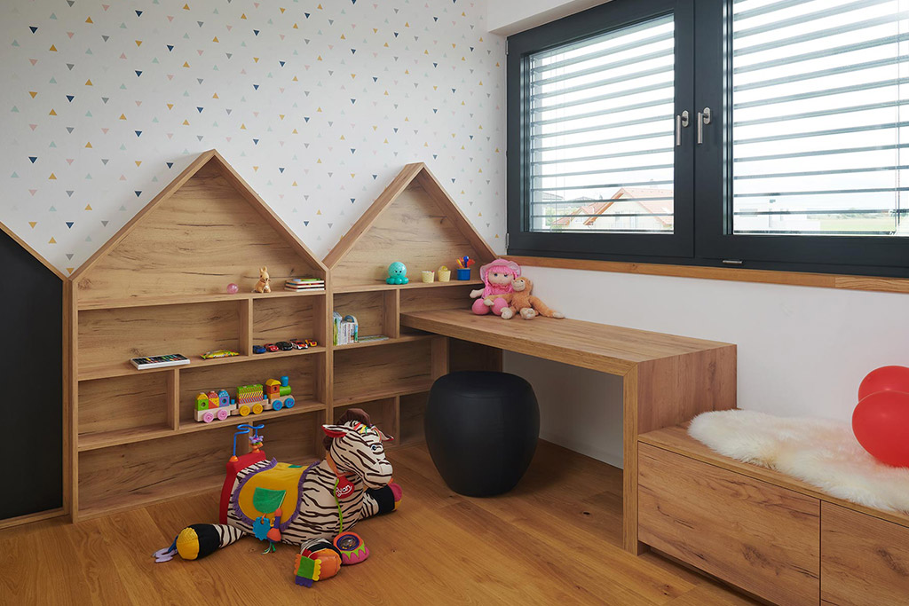 drevený nábytok v detskej izbe